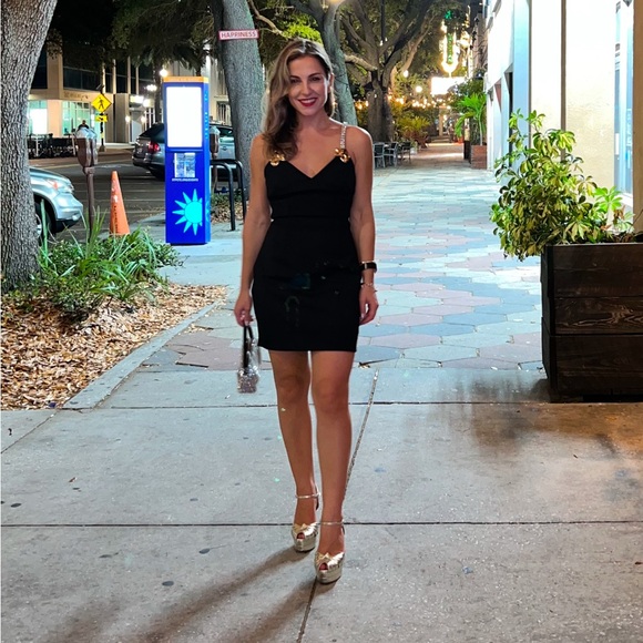 Area Elegant Black Dress with Gold Accents - Picture 6 of 7